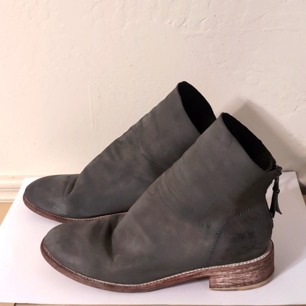 John Fluevog Living Foster Slouchy Flat Ankle Boot, Grey Soft Leather